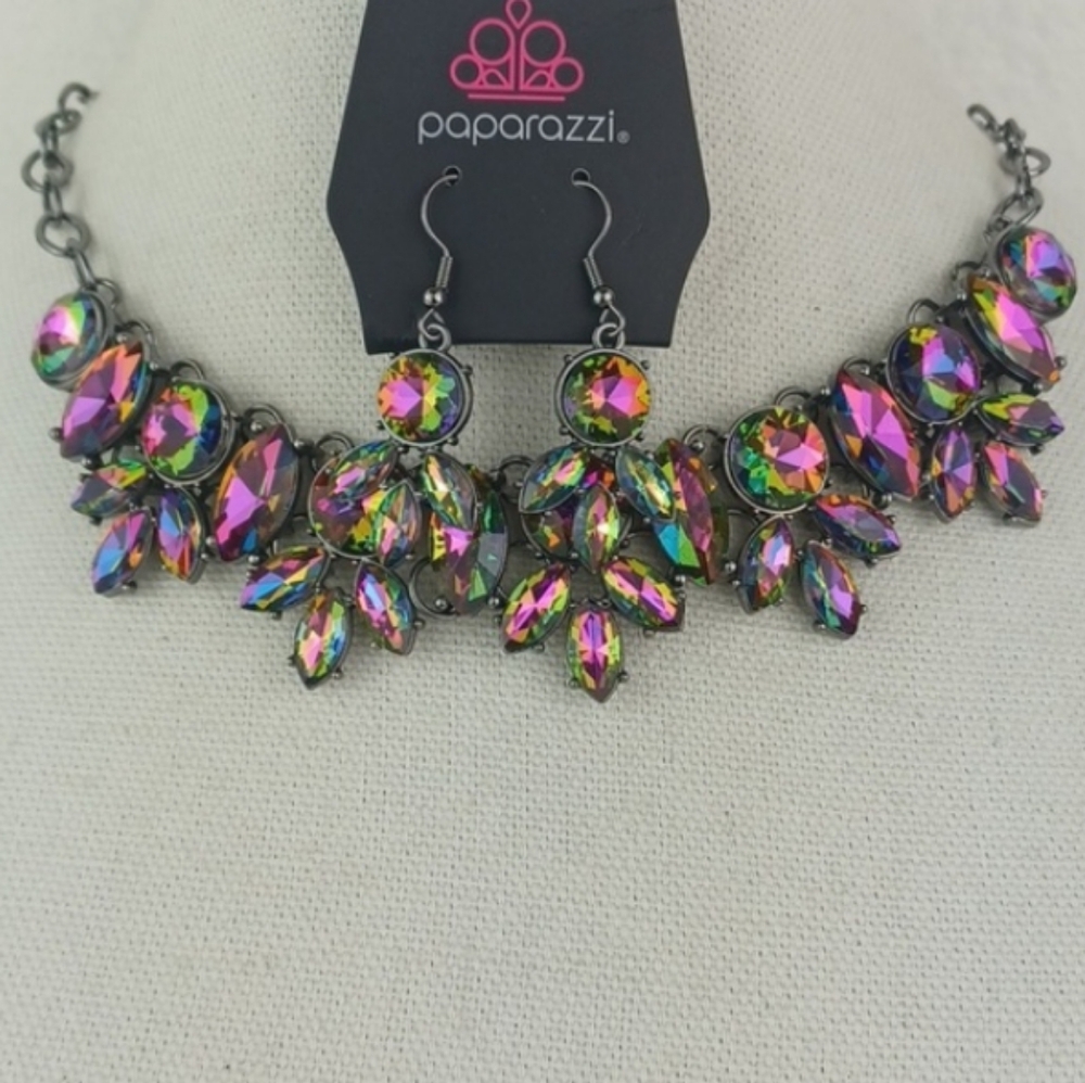 Gorgeous Crystal Like Multifaceted Oil Spill Iridescent Necklace & Earrings - Picture 8 of 11